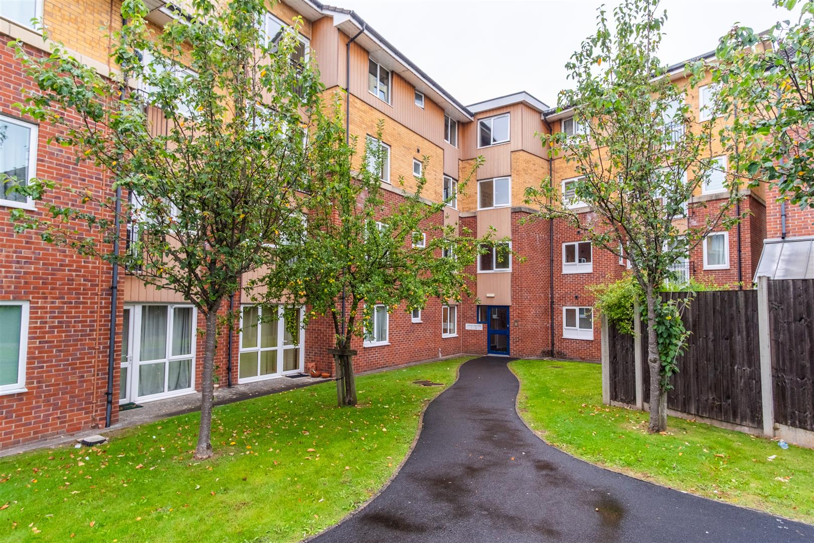 2 bed property in City Views, Preston